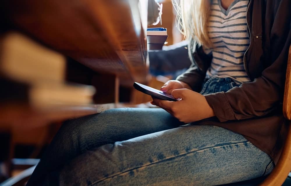 KAKO OBVESTILA NA TELEFONU VPLIVAJO NA ZBRANOST MED UČENJEM