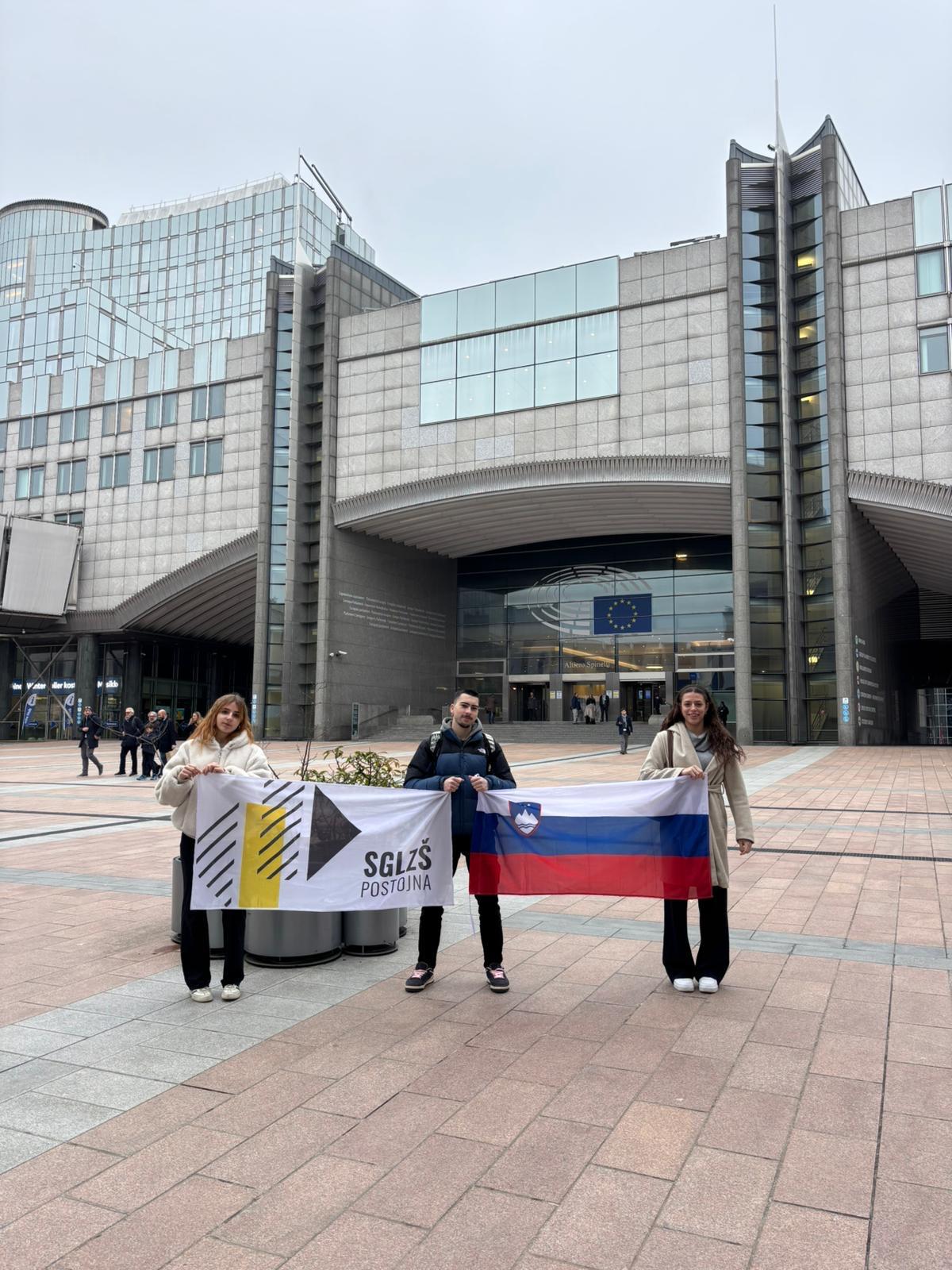 Naši dijaki na konferenci o migracijah v Bruslju Naši dijaki na konferenci o migracijah v Bruslju