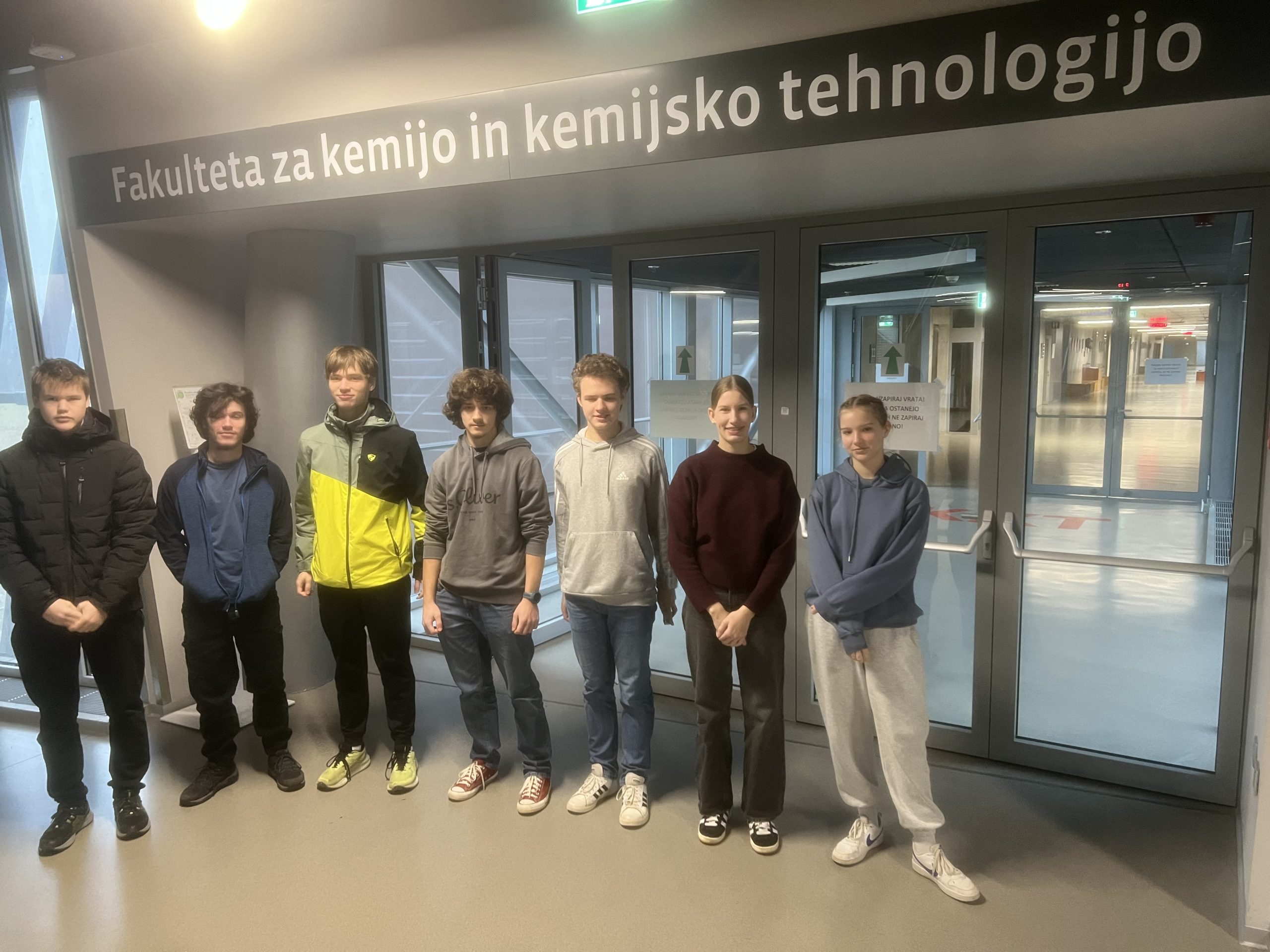 Poročilo o šolskem in državnem tekmovanju iz znanja naravoslovja ter uvrstitvi na priprave za izbor v slovensko olimpijsko ekipo Poročilo o šolskem in državnem tekmovanju iz znanja naravoslovja ter uvrstitvi na priprave za izbor v slovensko olimpijsko ekipo