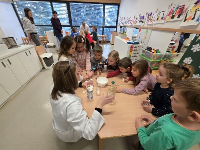 Mali znanstveniki in vulkan navdušenja