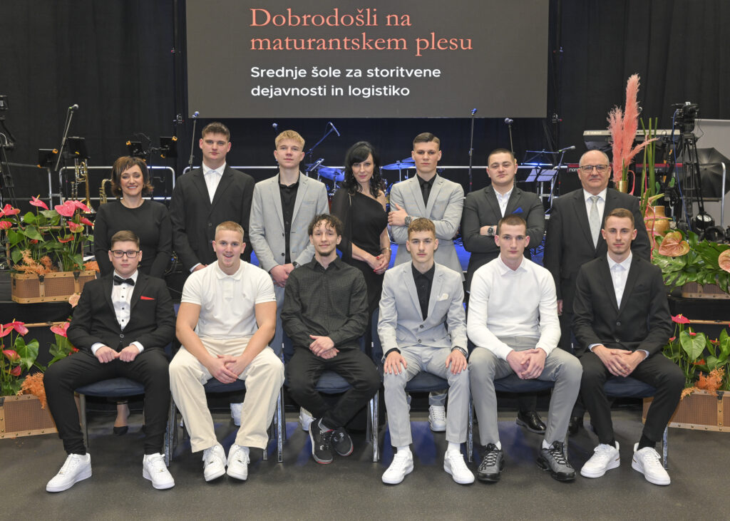 Maturanti razreda 3. B2