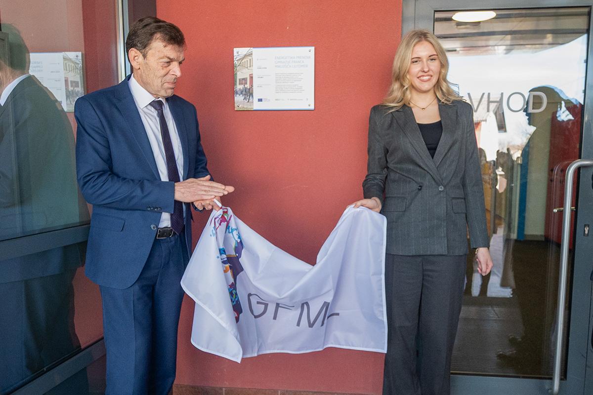 Kjer hodi preteklost, diha sedanjost in raste prihodnost Kjer hodi preteklost, diha sedanjost in raste prihodnost