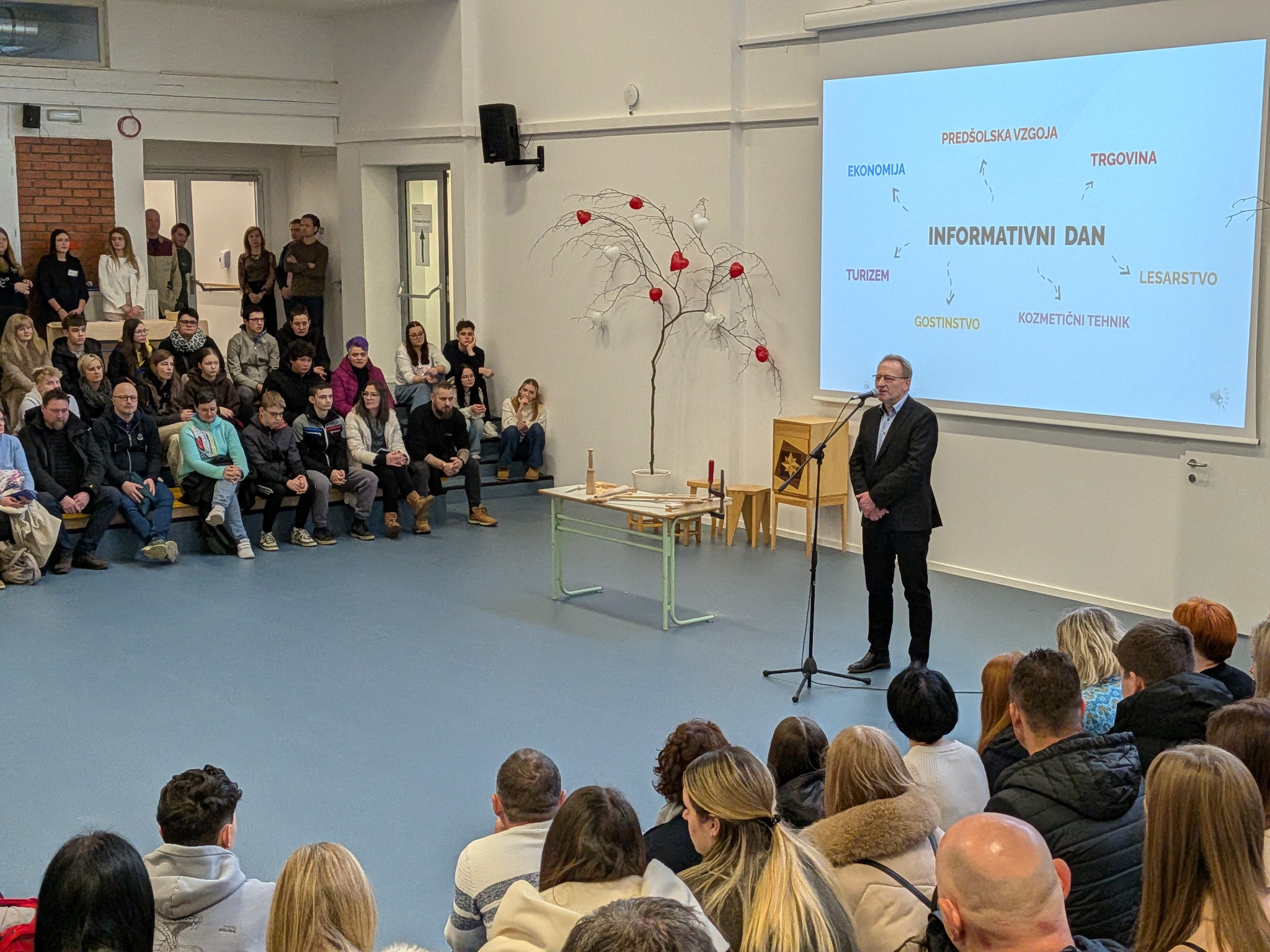množičen obisk na informativnih dnevih množičen obisk na informativnih dnevih