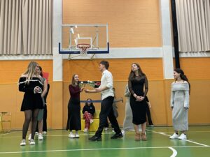 Pustna maska 3. b - POP TV