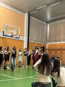 Pustna maska 2. b - Miss universe