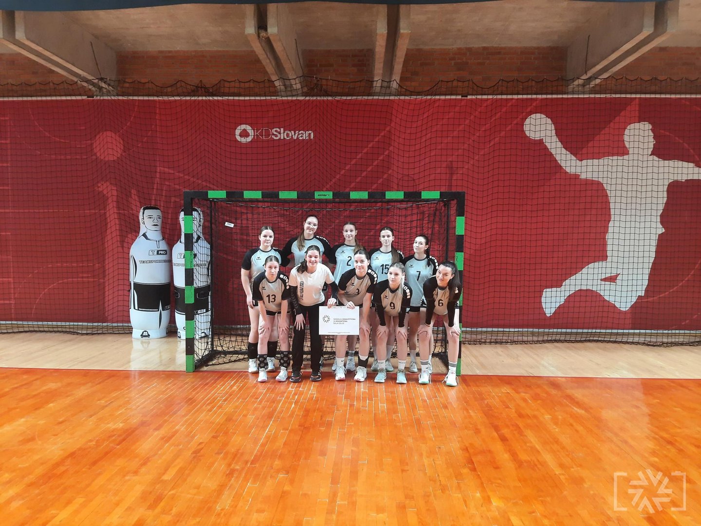 ROKOMETNA EKIPA DIJAKINJ SZKŠC V ČETRTFINALU DRŽAVNEGA PRVENSTVA ROKOMETNA EKIPA DIJAKINJ SZKŠC V ČETRTFINALU DRŽAVNEGA PRVENSTVA