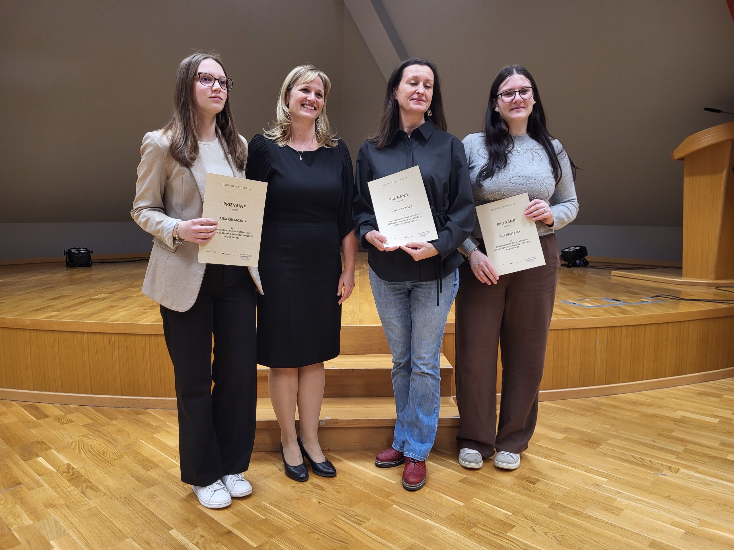 Naša dijakinja Anja Hriberšek – odlična pesnica Naša dijakinja Anja Hriberšek – odlična pesnica