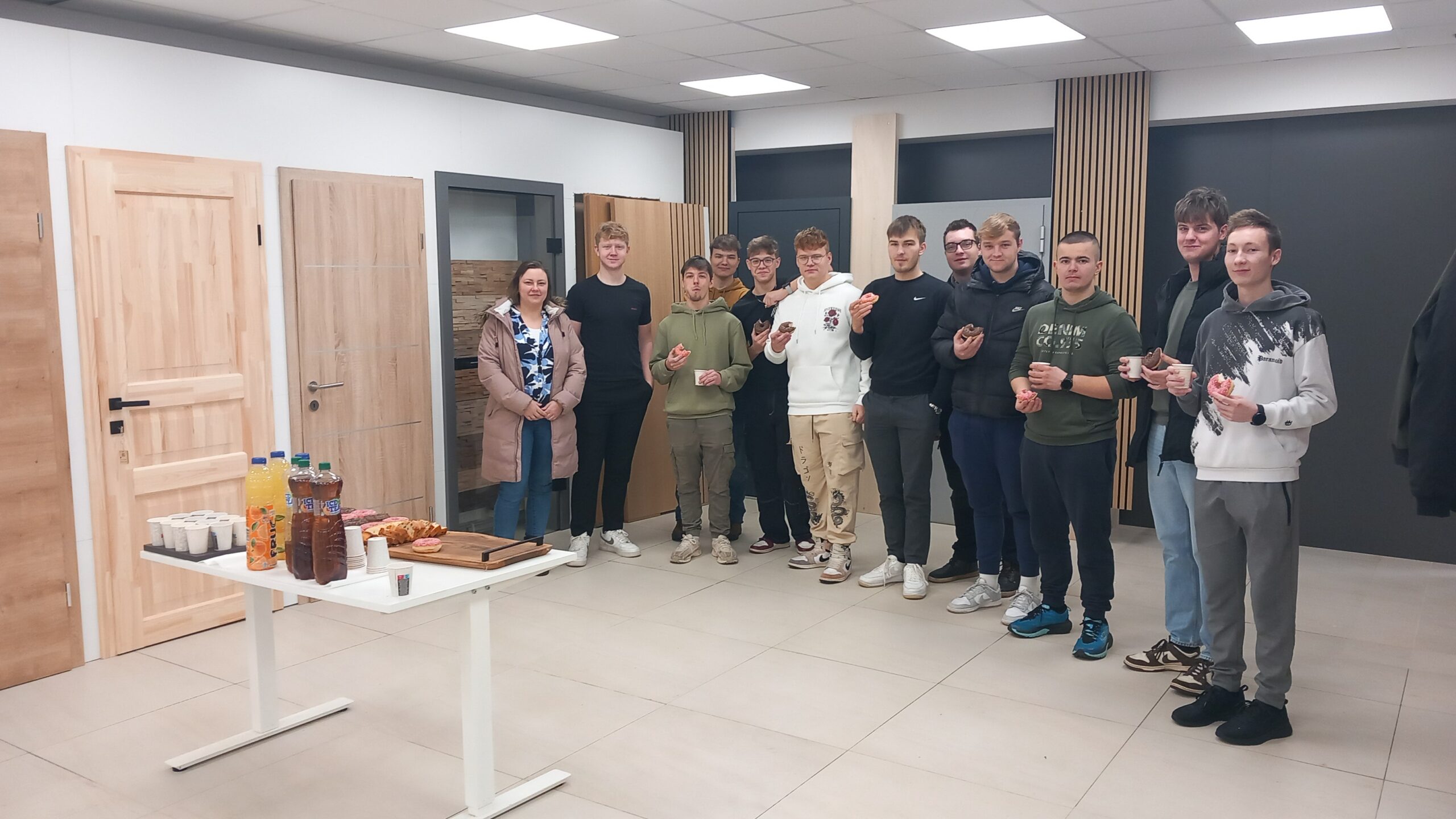 Obisk dijakov lesarstva v salonu Flales