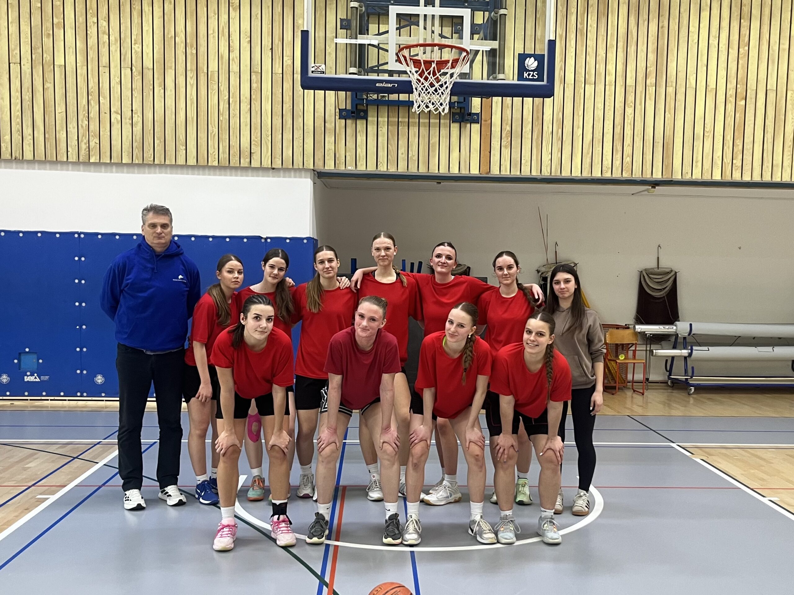 KOŠARKA-UVRSTITEV DIJAKINJ NA FINALNI TURNIR KOŠARKA-UVRSTITEV DIJAKINJ NA FINALNI TURNIR