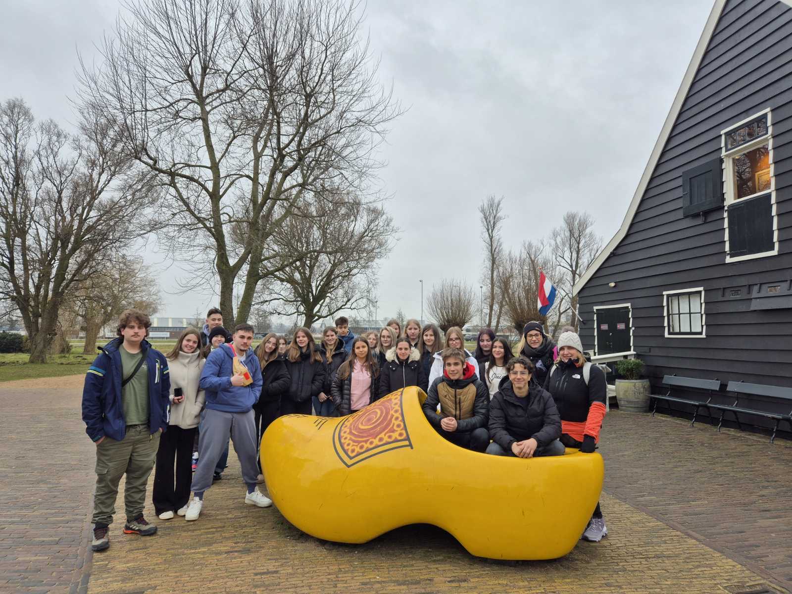 Amsterdam po dolgem in počez Amsterdam po dolgem in počez
