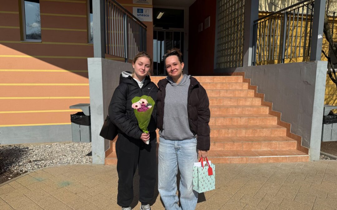 Pisanje voščilnic za dan žena in mučenikov ter materinski dan