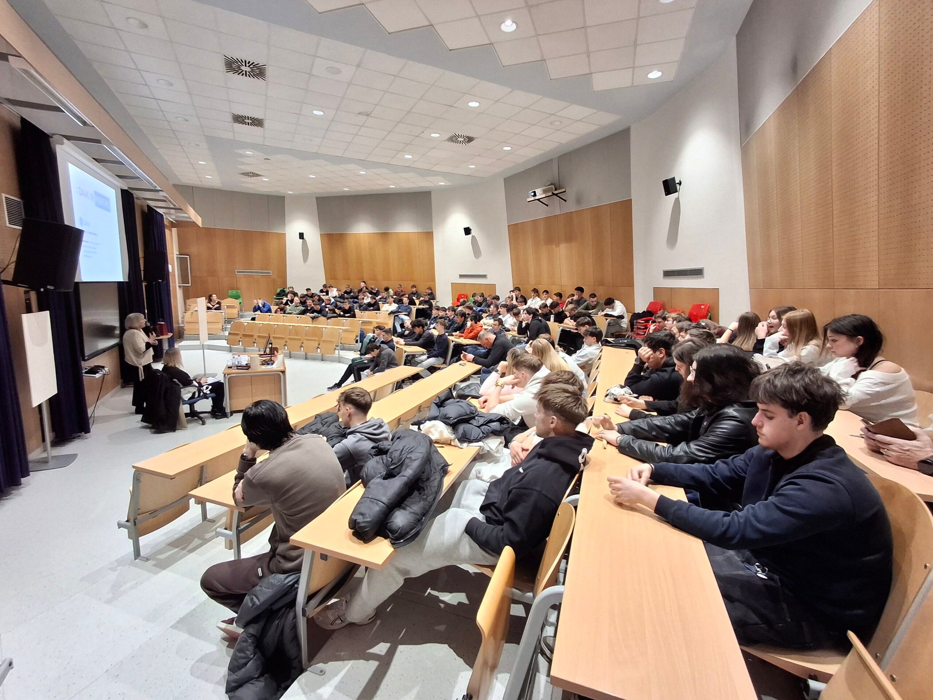 Predavanje za dijake “Zakaj davki?” Predavanje za dijake “Zakaj davki?”