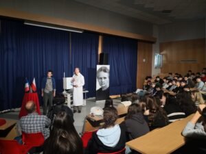 Dijaki so si ogledali predstavo Marie Curie.