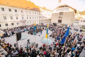 Nastop našega zbora in vseh SŠ ter OŠ pevskih zborov na Mladinskem pevskem festivalu v Celju.