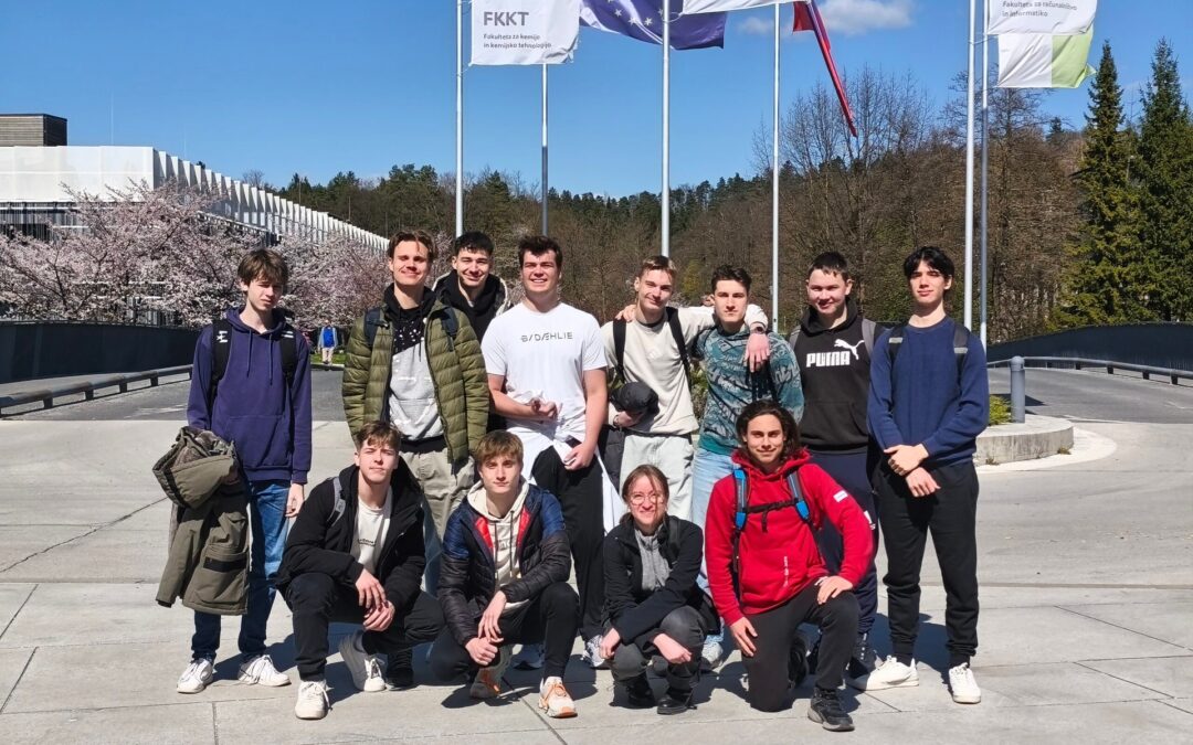 Zlato in 6 srebrnih priznanj na državnem tekmovanju ACM v znanju računalništva