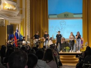 Band Eruption Gimnazije Lava s pesmijo Plastika na odru