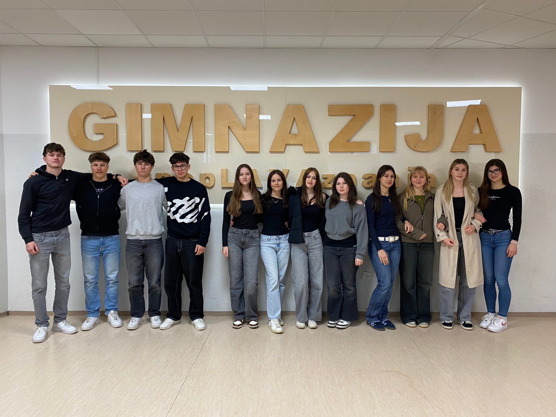Dve zlati priznanji in eno bronasto na državnem tekmovanju iz angleščine Dve zlati priznanji in eno bronasto na državnem tekmovanju iz angleščine