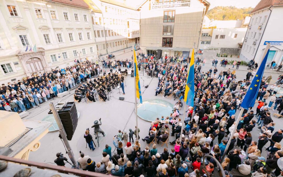Pevski poklon 80-letnici Mladinskega pevskega festivala in prazniku MO Celje z našim pevskim zborom