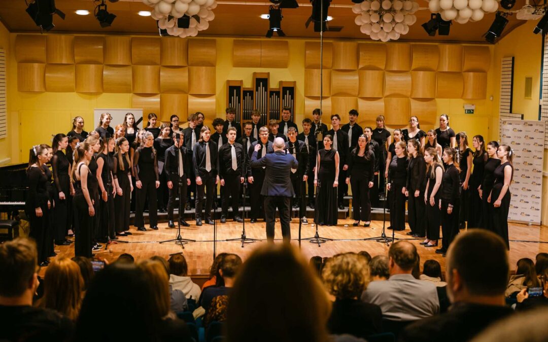 Zlato z odliko za naš mešani mladinski zbor na Mladinskem pevskem festivalu
