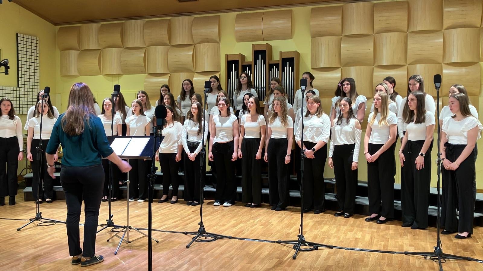 Mladinski pevski festival v Celju Mladinski pevski festival v Celju