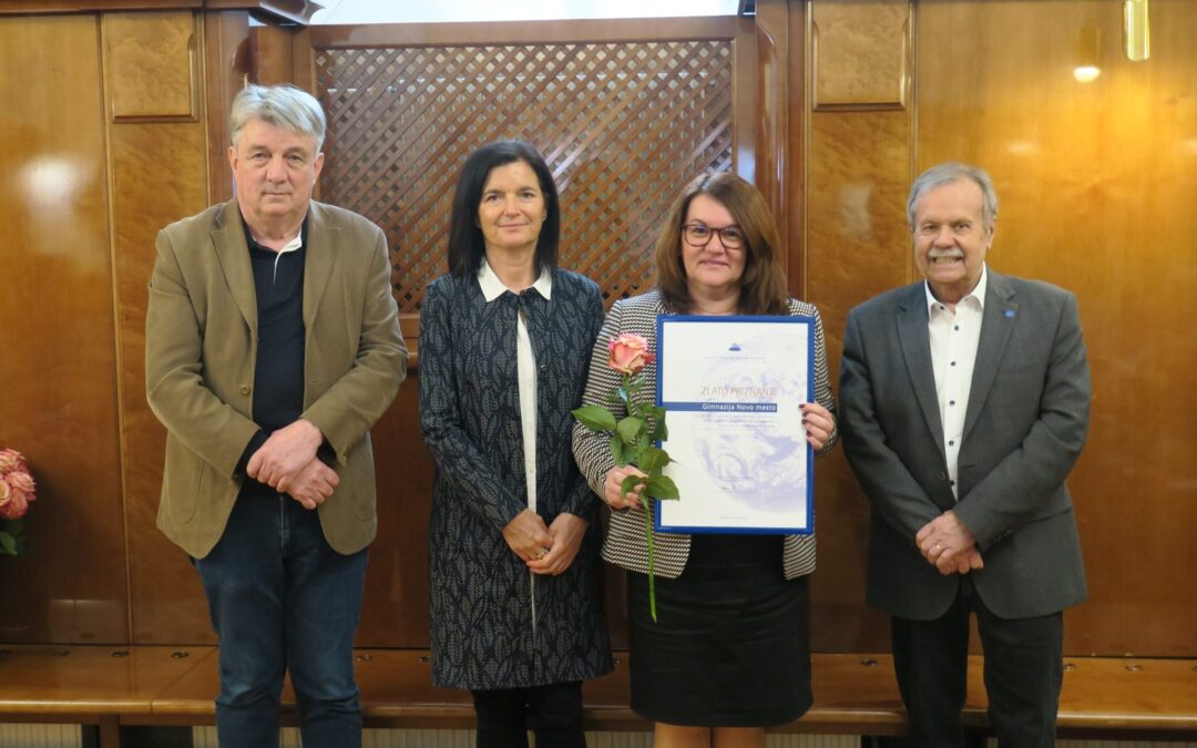 Zlato priznanje ZOTKS Gimnaziji Novo mesto, srebrno priznanje profesorici kemije mag. Branki Klemenčič