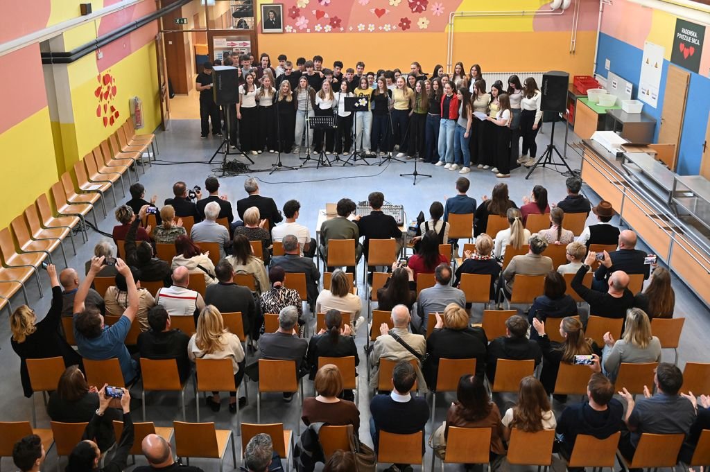 25. medrazredni koncert povezal razrede in meje 25. medrazredni koncert povezal razrede in meje