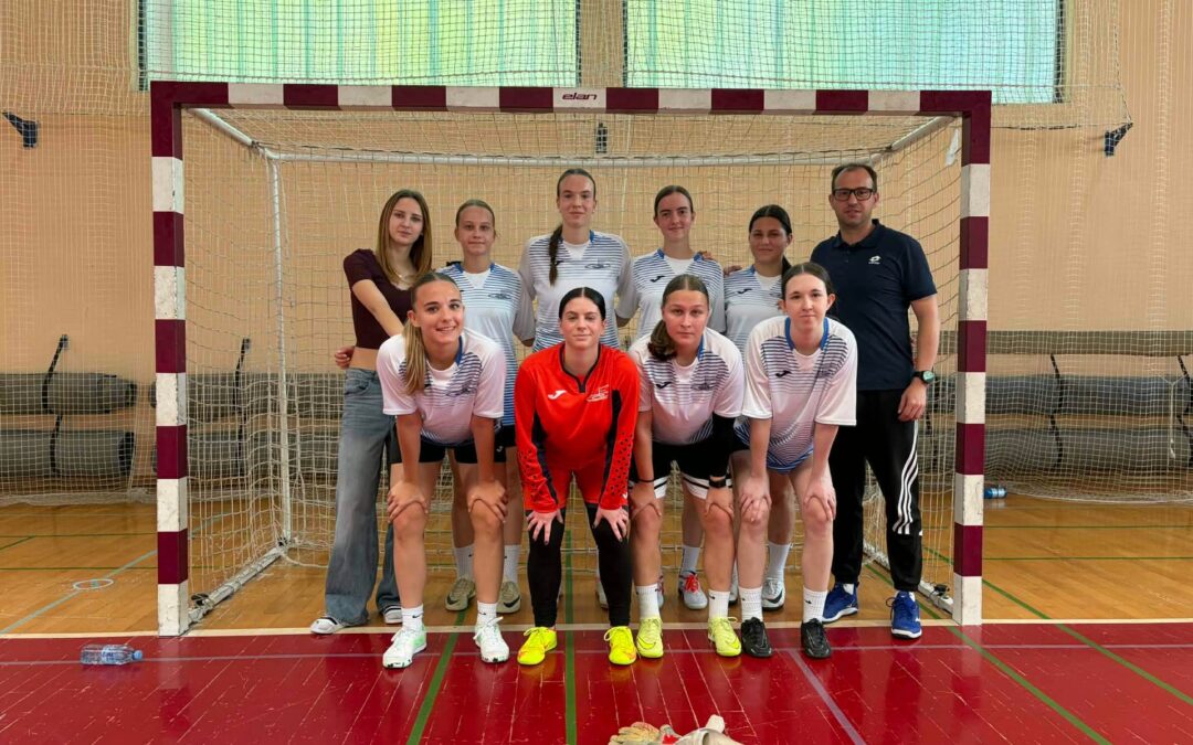 Dijakinje so osvojile 2. mesto v Sloveniji v dvoranskem nogometu.