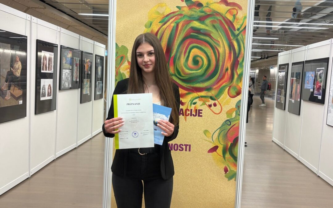 Julija Povše, nagrajenka natečaja za najboljši haiku v slovenščini