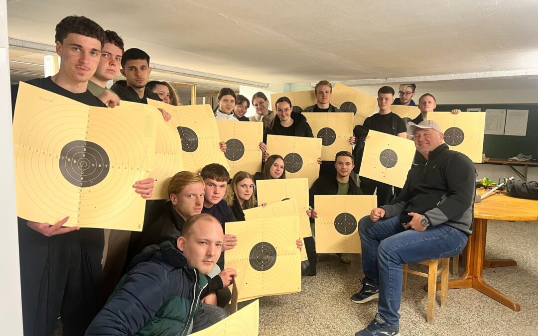 Rokovanje z orožjem in praktični preizkus streljanja
