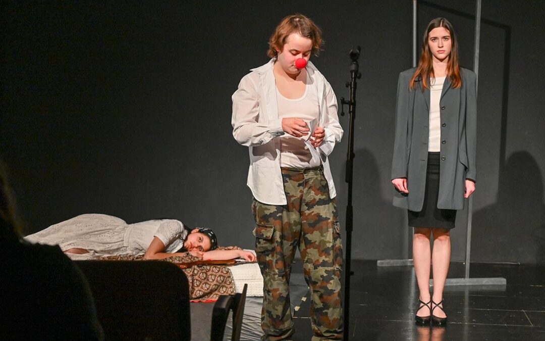 Dijaki 4. u navdušili z gledališko predstavo in filmoma