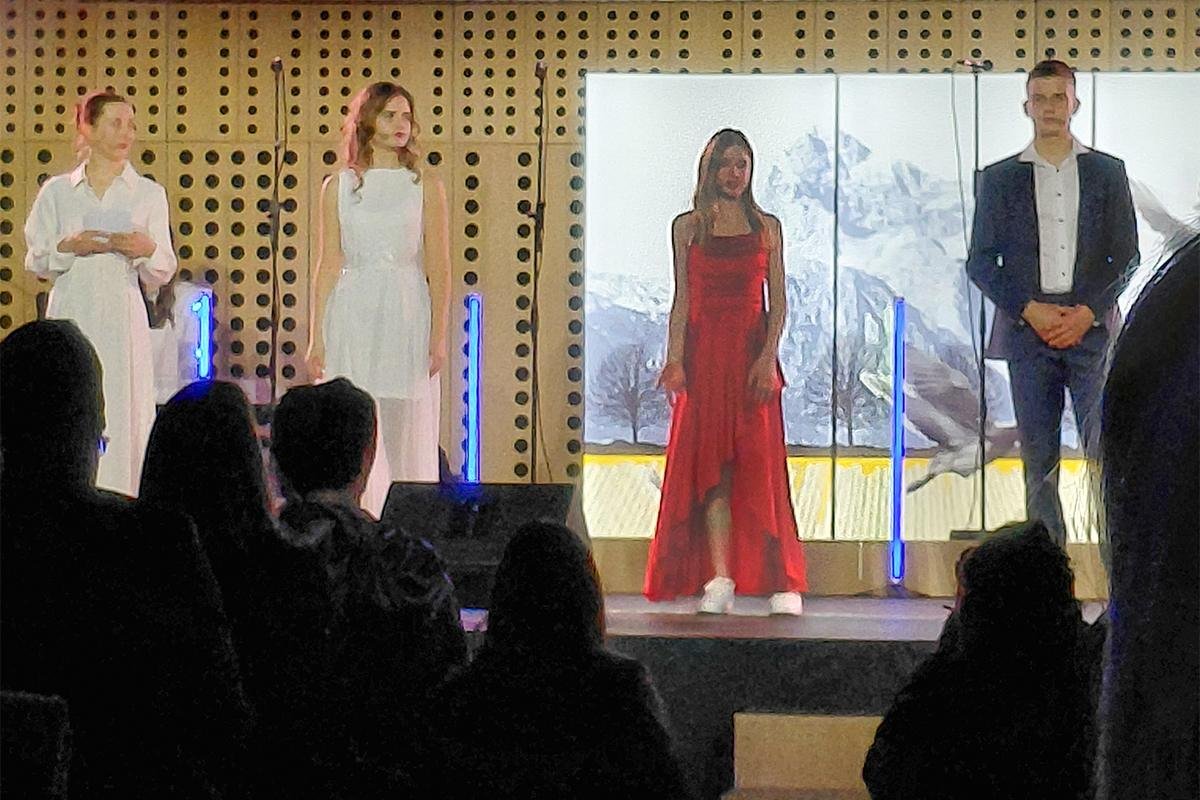 Emilija Šebök zaznamovala umetniški program slavnostne akademije Emilija Šebök zaznamovala umetniški program slavnostne akademije