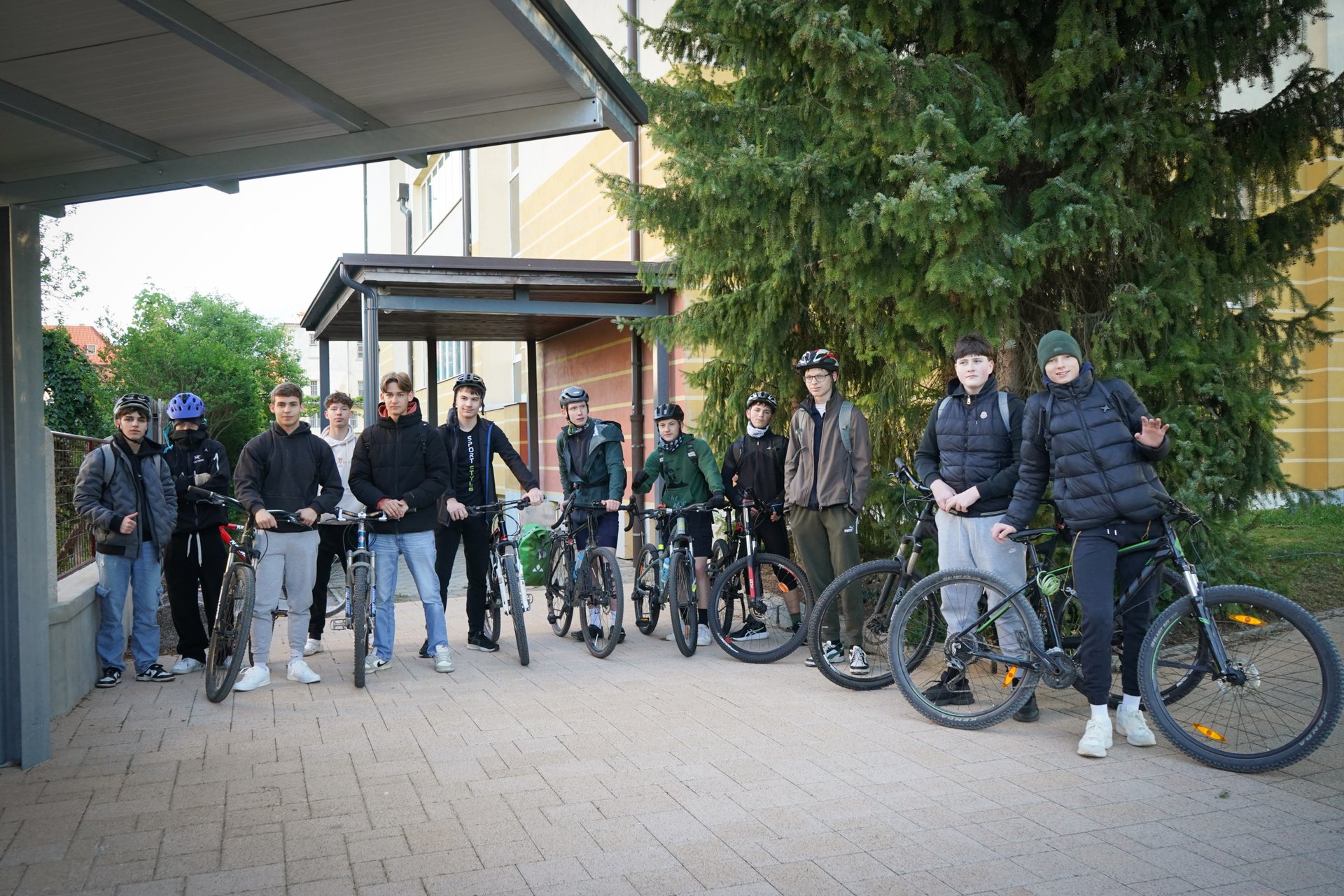 Prid’ s kolesom – s kolesom do znanja in od besed … na kolo