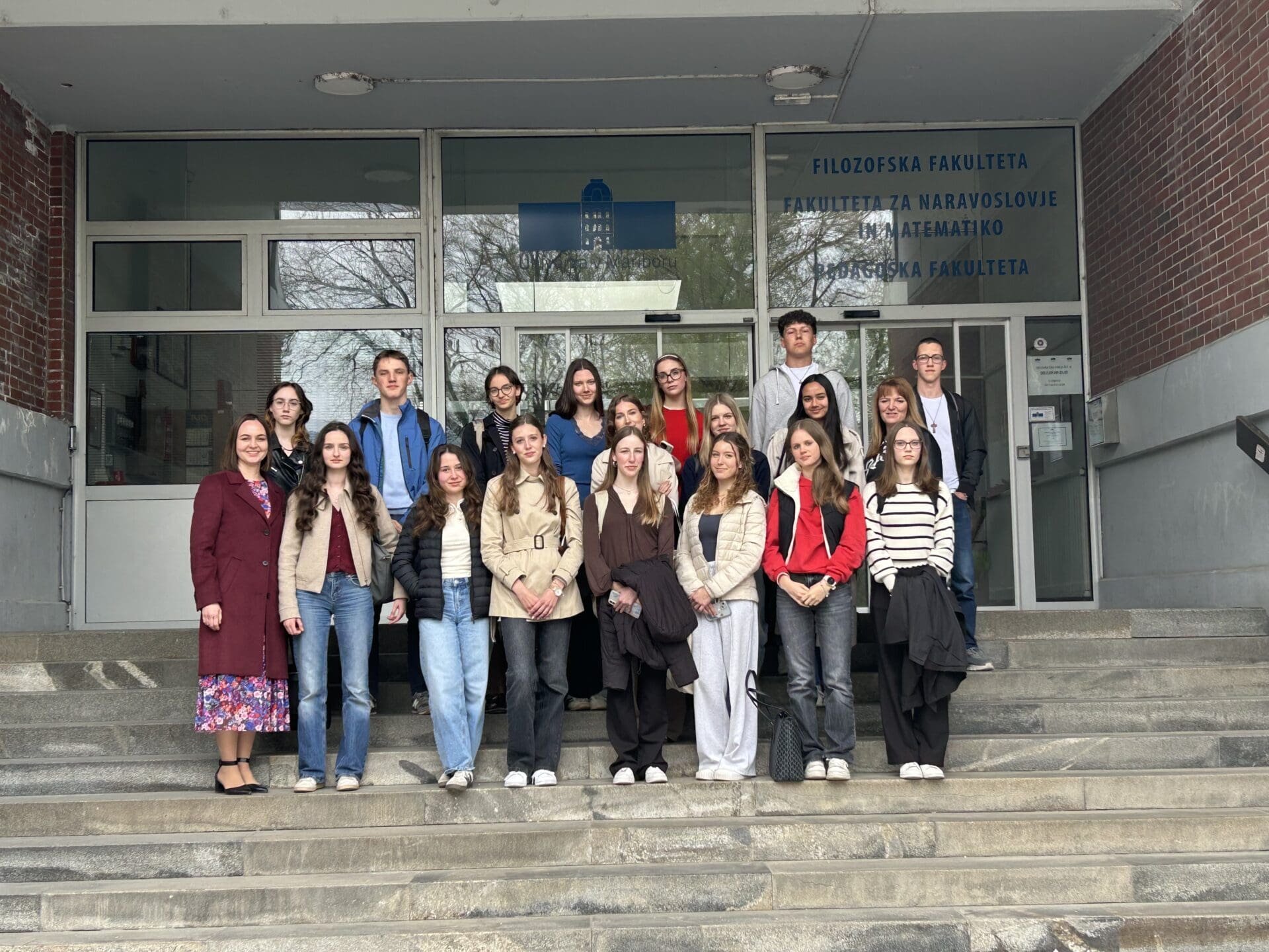 7 zlatih in 9 srebrnih priznanj na državnem tekmovanju iz znanja slovenščine 7 zlatih in 9 srebrnih priznanj na državnem tekmovanju iz znanja slovenščine