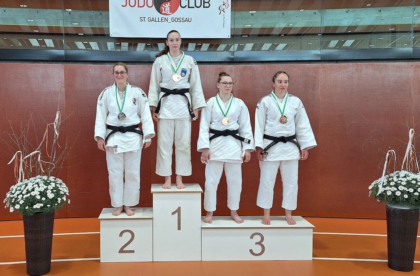 Dve medalji Noeli Knafelc Dve medalji Noeli Knafelc
