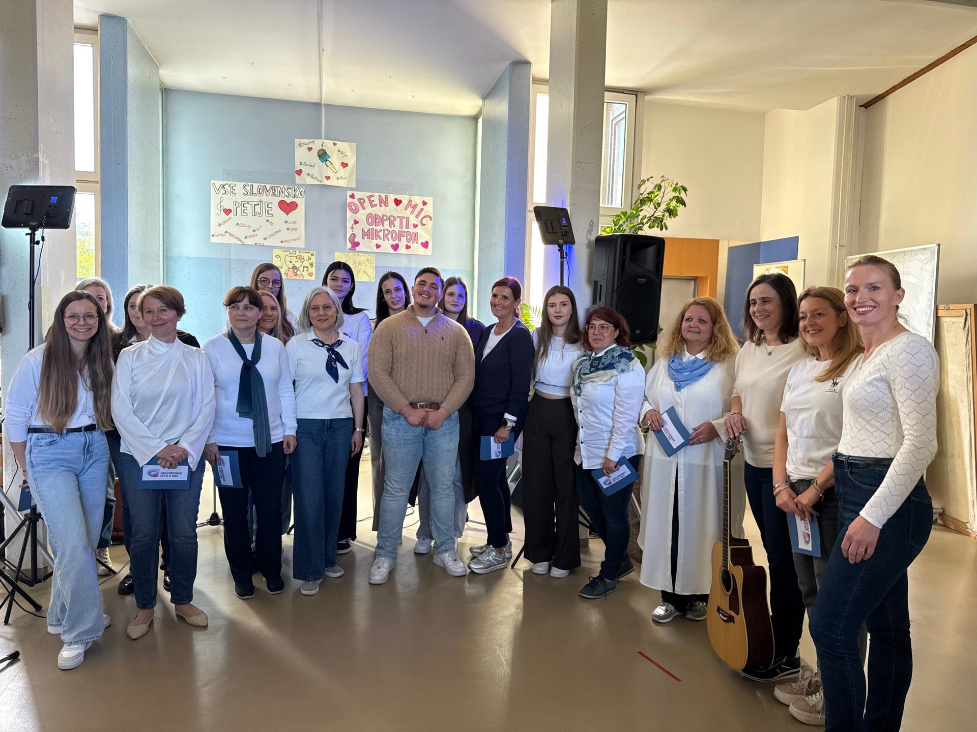 Petje slovenskih pesmi navdušilo in povezalo šolo Petje slovenskih pesmi navdušilo in povezalo šolo
