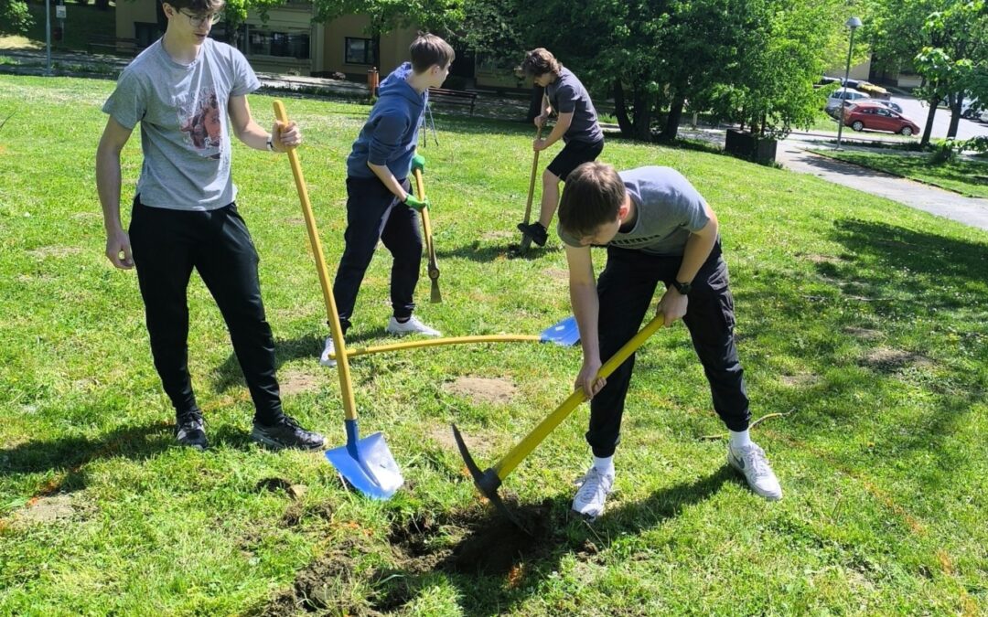 Umazane roke, velika srca – naš eko vrt raste!