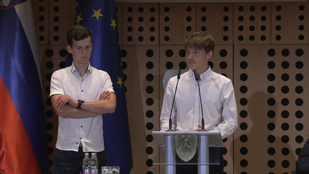 Dijaka Luka Tomažin in Ajk Kalaba.