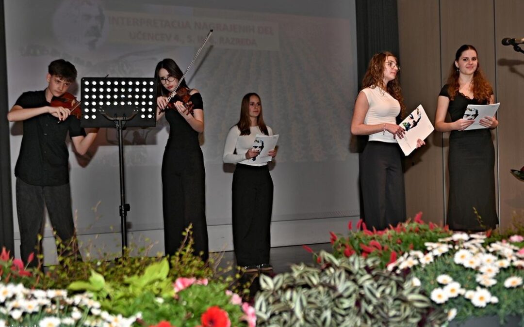 Recital Spominska obeležja pripovedujejo