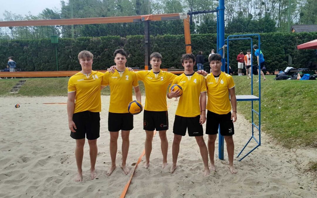 🏐 Spektakel na mivki: Naši gimnazijci izločili lanske prvake! 🏖️