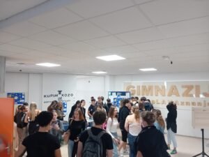 Šolski utrip na hodniku