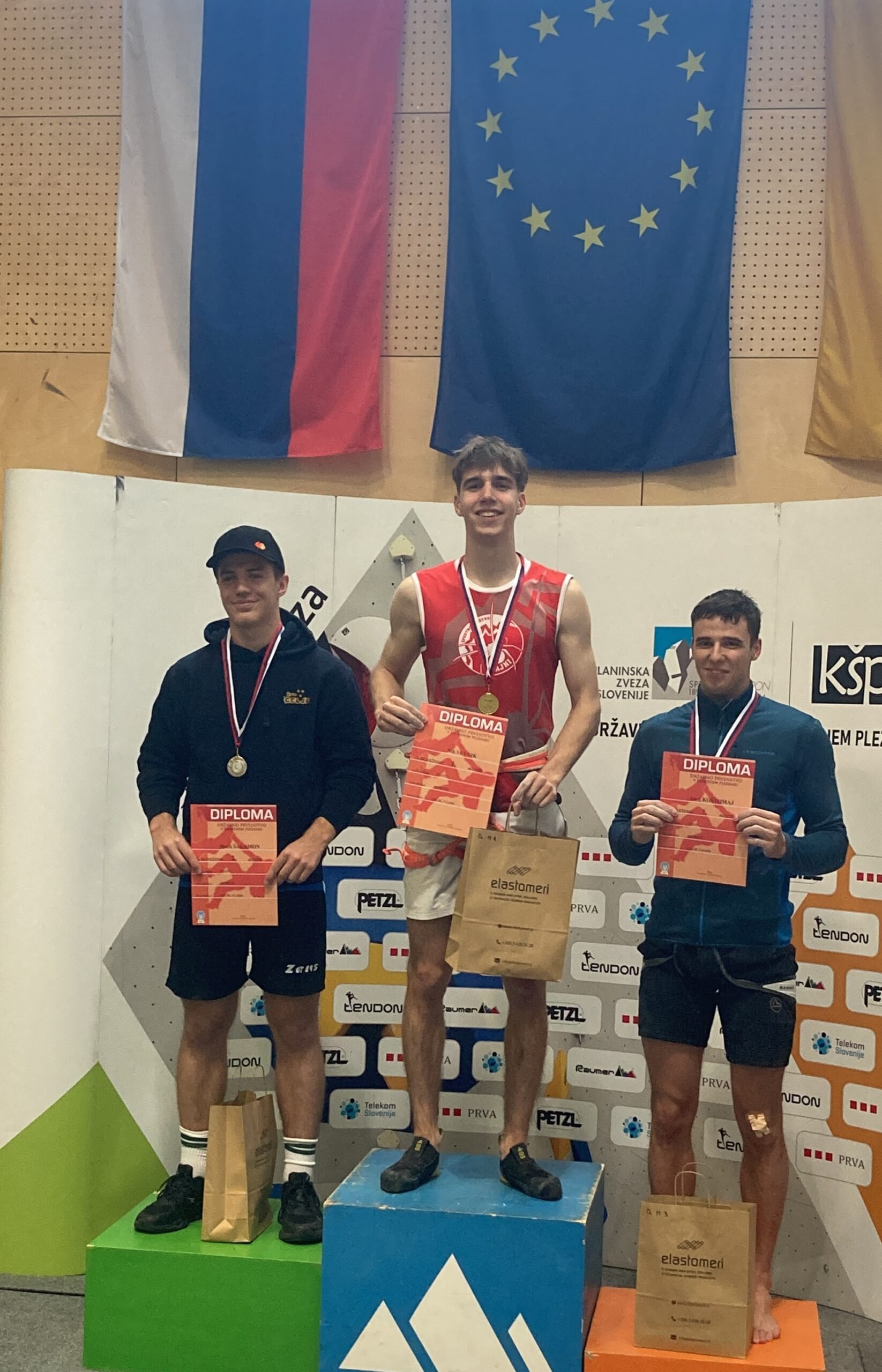 Nik Sevnik – vnovič mladinski in članski državni prvak v hitrostnem plezanju Nik Sevnik – vnovič mladinski in članski državni prvak v hitrostnem plezanju