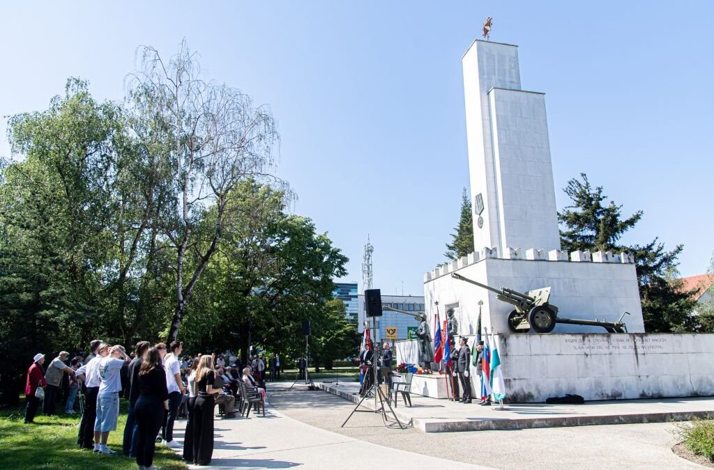 Dijaki Gimnazije Murska Sobota soustvarili slovesnost ob dnevu zmage in dnevu Evrope