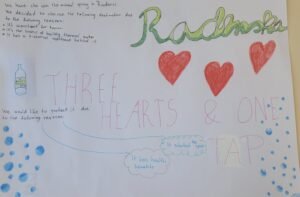 Plakat "Radenska tri srca" v angleščini