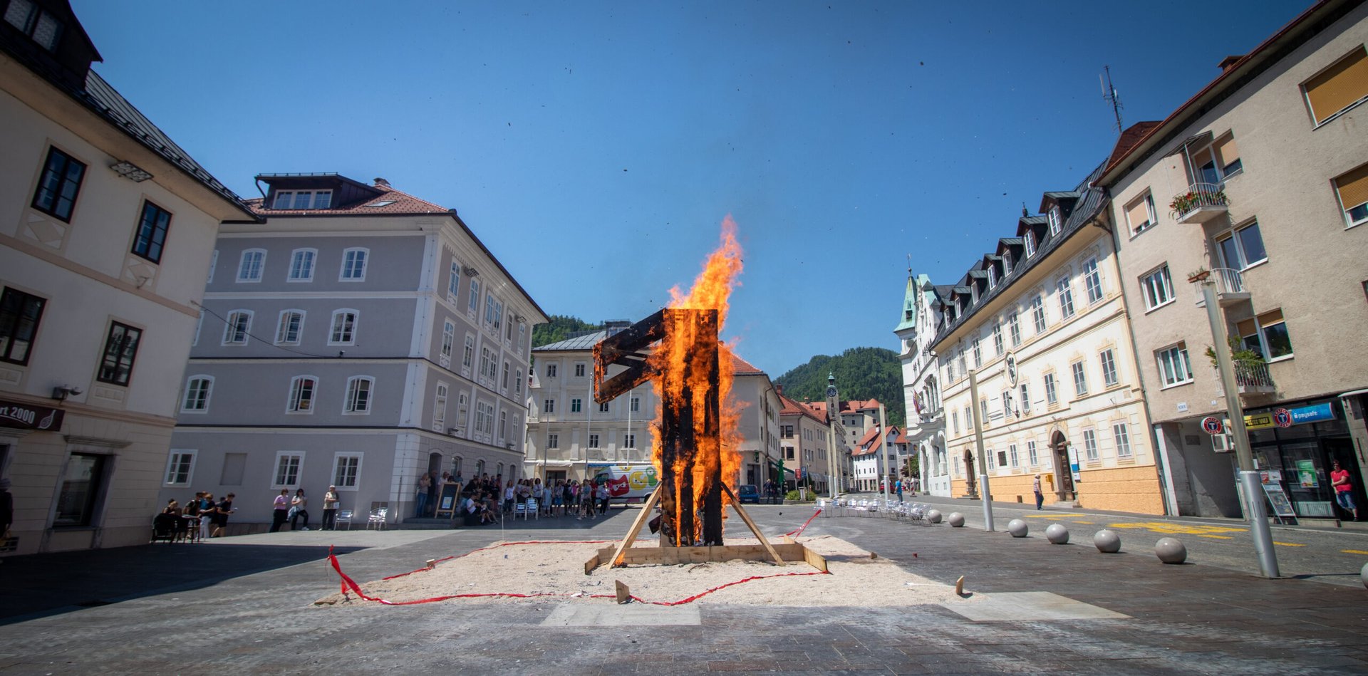 Vabilo na zažig cveka
