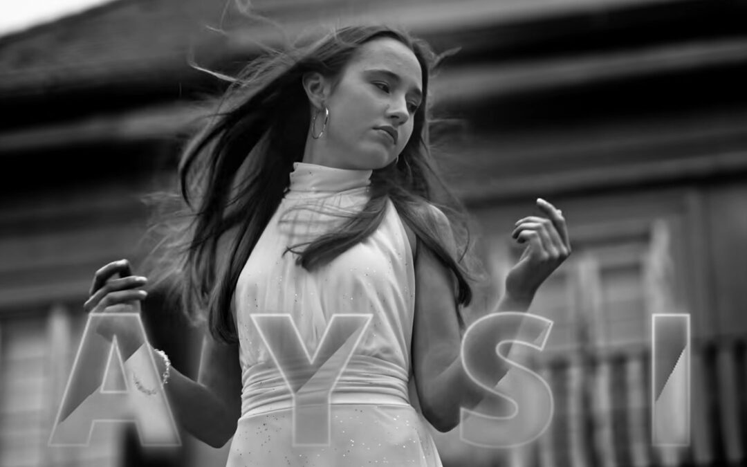 AJDA STROPNIK – AYSI –  Z NOVO BALADO »V TIŠINI IŠČEM GLAS«