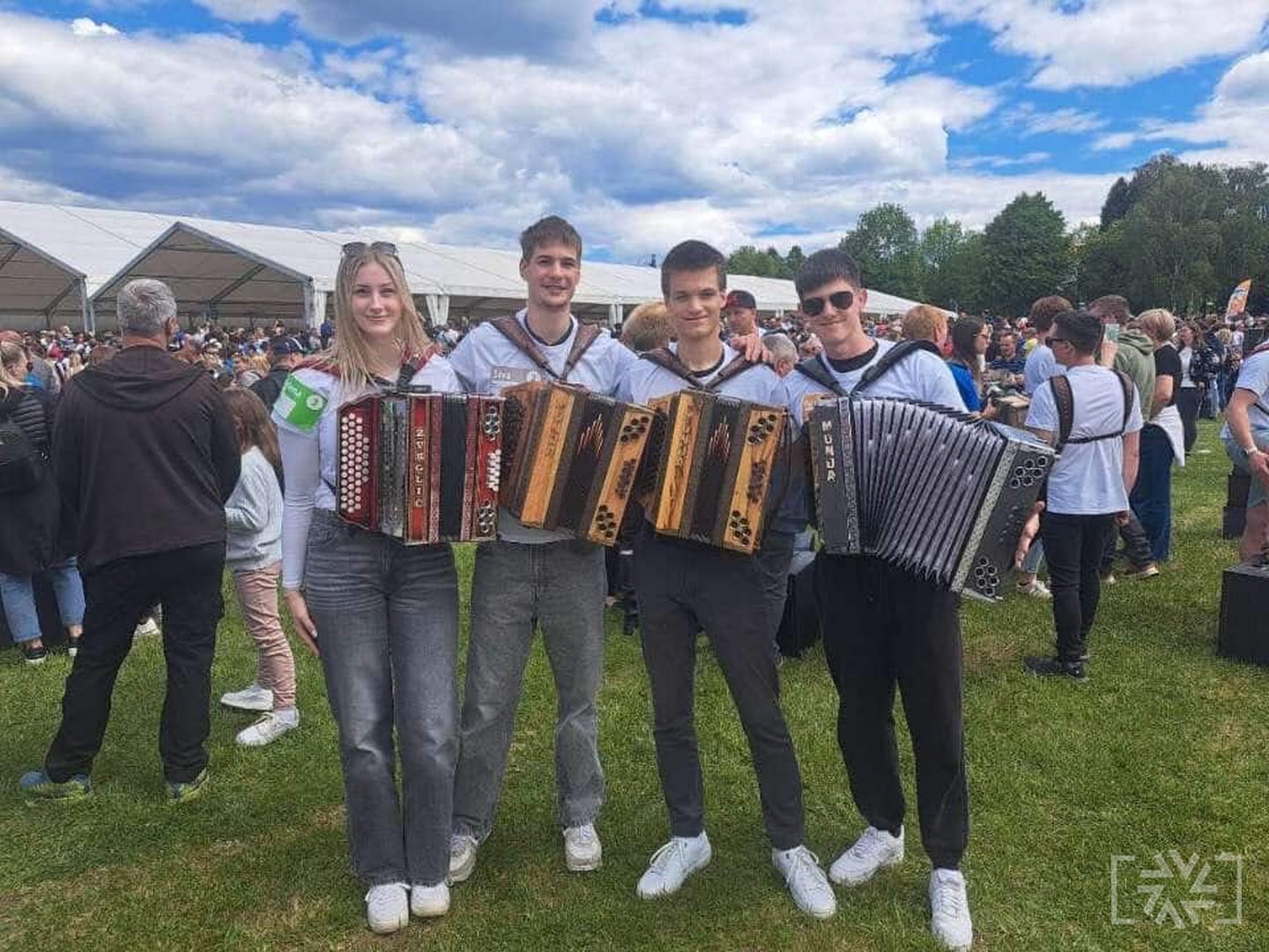 HARMONIKARJI SZKŠC SODELOVALI NA 1. PRAZNIKU HARMONIKE NA VISTI HARMONIKARJI SZKŠC SODELOVALI NA 1. PRAZNIKU HARMONIKE NA VISTI