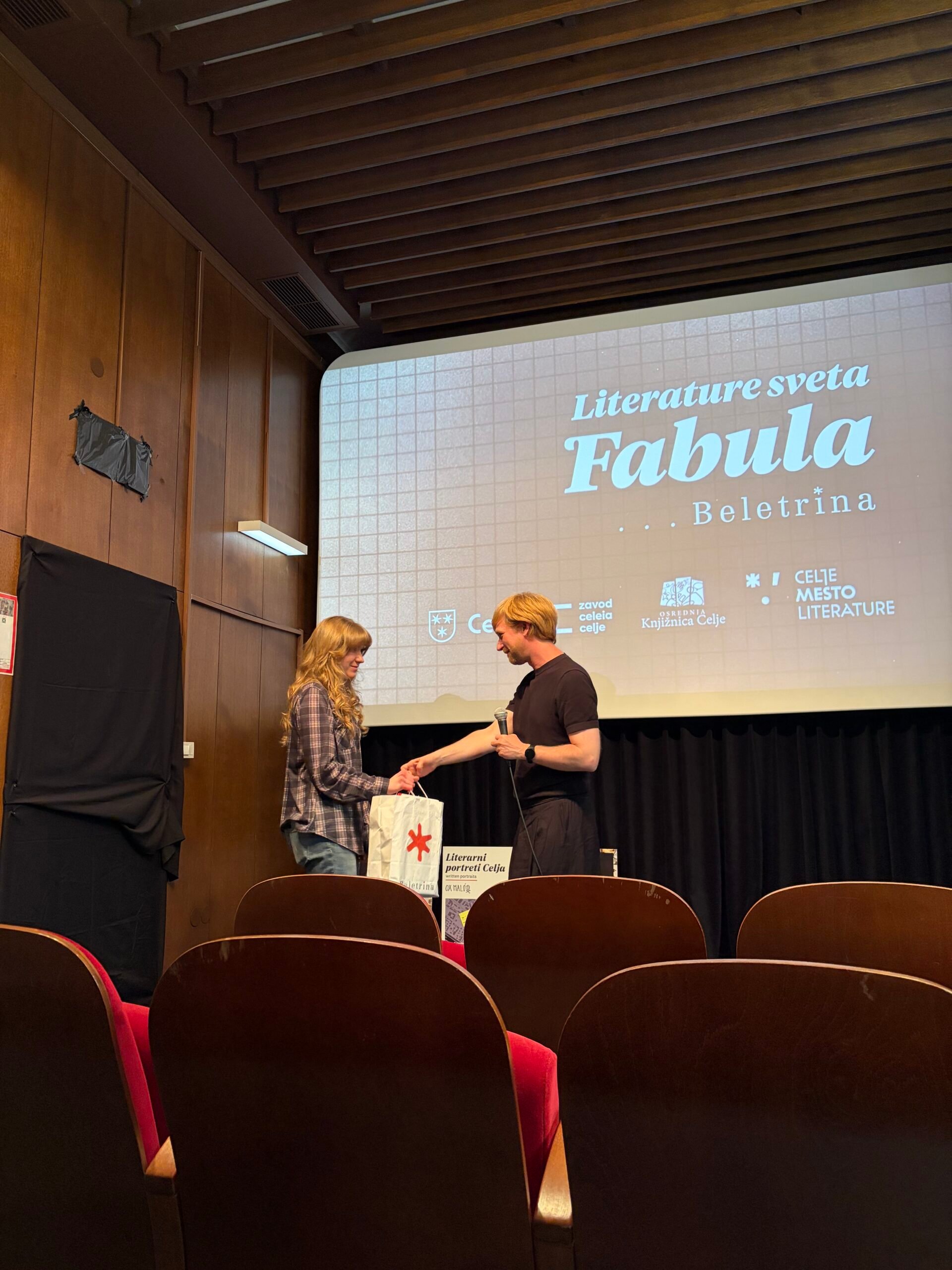 Razglasitev zmagovalke Fabula med platnicami 2026 in predstavitev ekskluzivne izvedbe lanskoletne zmagovalke Razglasitev zmagovalke Fabula med platnicami 2026 in predstavitev ekskluzivne izvedbe lanskoletne zmagovalke