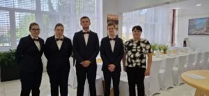 Dijaki in profesorica na poklicni maturi