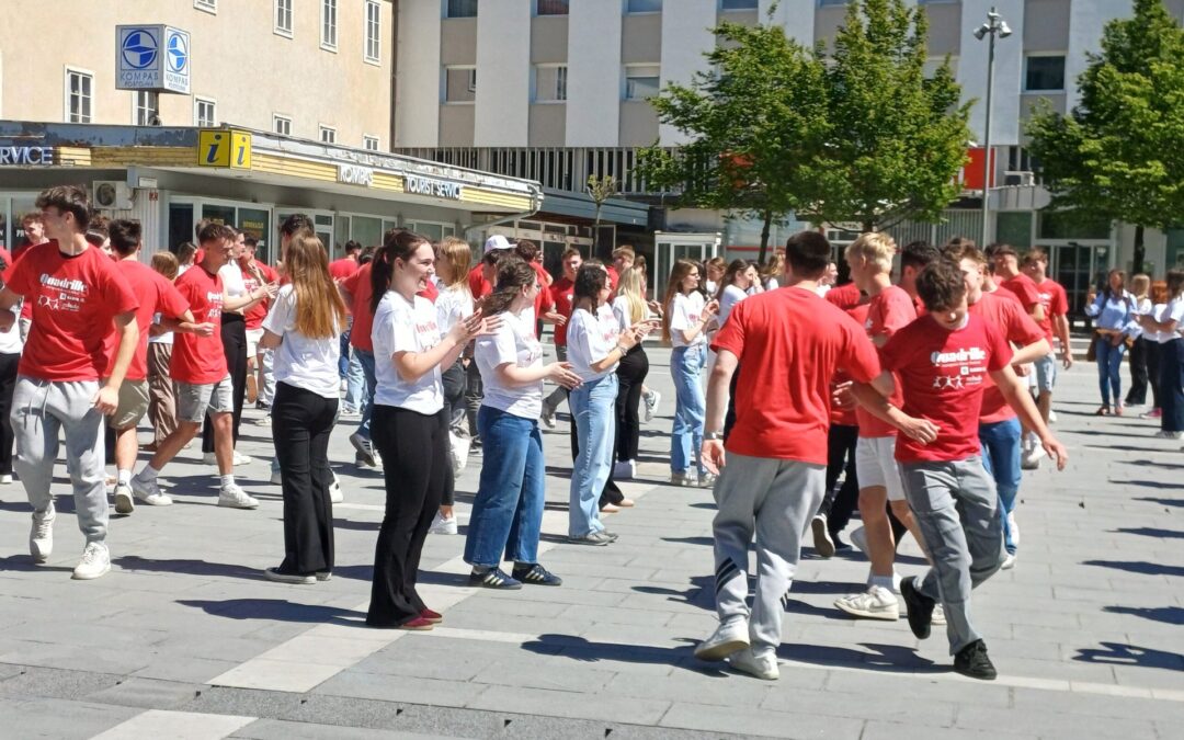 Maturanti so odplesali tradicionalno četvorko
