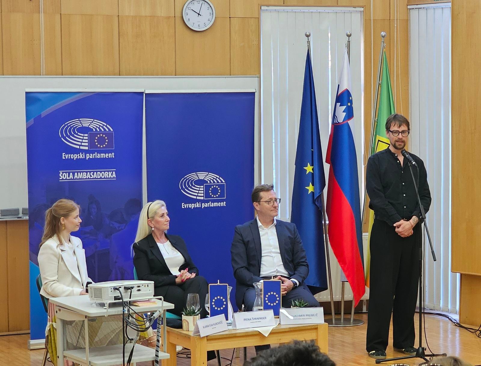 Evropski poslanec Vladimir Prebilič obiskal ŠC Velenje Evropski poslanec Vladimir Prebilič obiskal ŠC Velenje